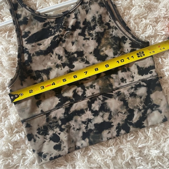 Lululemon Power Pivot tank - Picture 4 of 4
